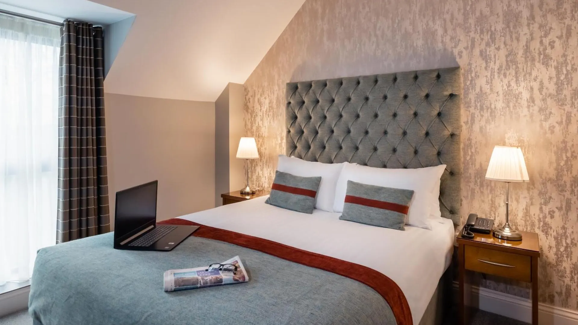 Raheen Woods Hotel contacts